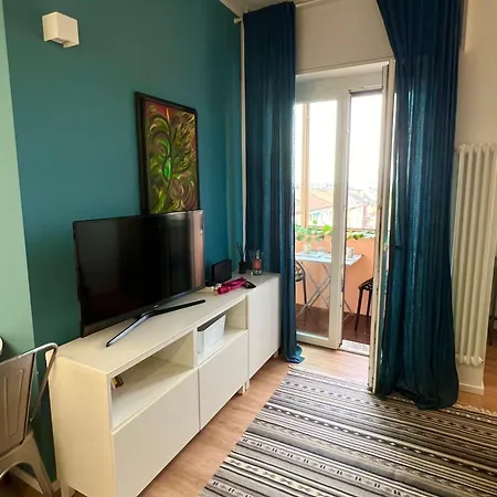 Gambara Urban Flat - Stylish And Next To Metro-3